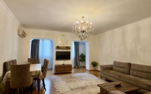 Satılır 3 otaqlı köhnə tikili 74 m², 28 May m.