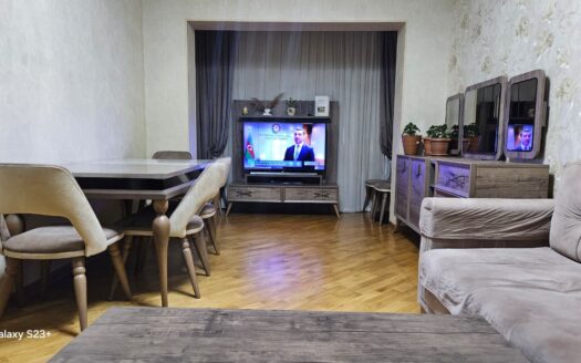 Satılır 5 otaqlı köhnə tikili 110 m², Xalqlar Dostluğu m.