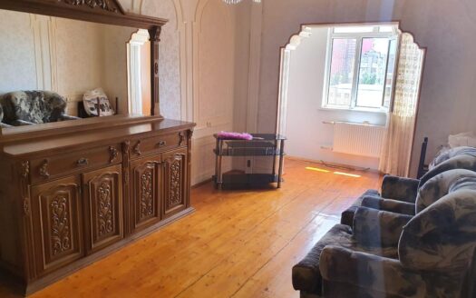 Satılır 4 otaqlı köhnə tikili 100 m², Yeni Yasamal q.