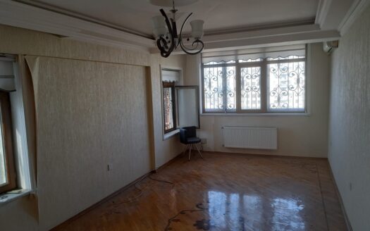 Satılır 2 otaqlı köhnə tikili 75 m², Şah İsmayıl Xətai m.