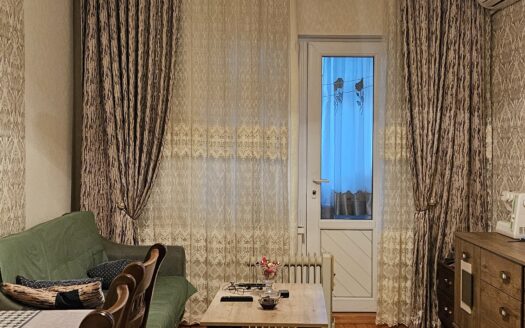 Satılır 2 otaqlı köhnə tikili 45 m², Yeni Yasamal q.