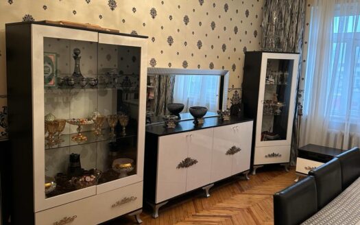 / Satılır 4 otaqlı köhnə tikili 110 m², Xalqlar Dostluğu m.